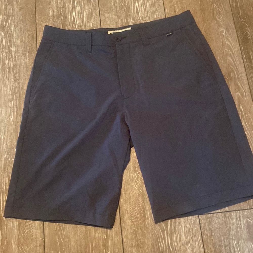 Mens size 33 Travis Matthew shorts